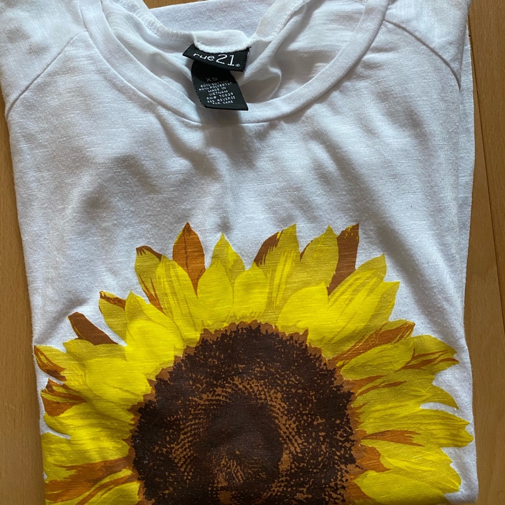 Rue 21 Juniors size xs longsleeve sunflower shirt